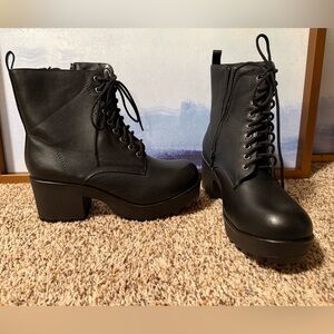 Soda Women's Magpie Faux Leather Lace-Up Combat Mid Heel Military Ankle Boots